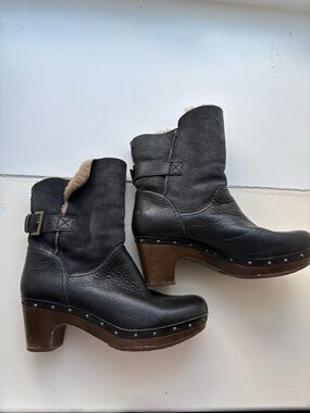 Ugg black leather & suede shearling-lined clog boots, size 9